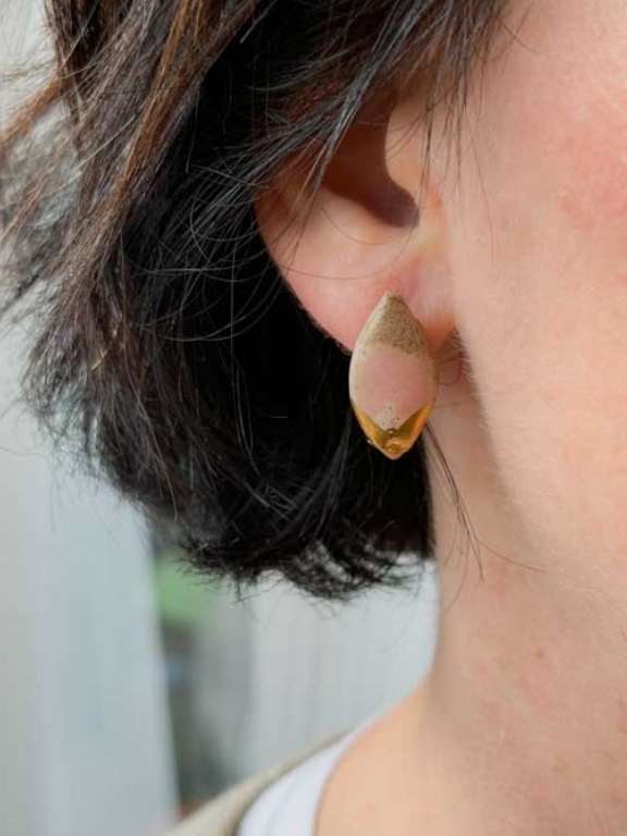 naušnice barka pjegice bijele 2 naušnice barka pjegice bijele